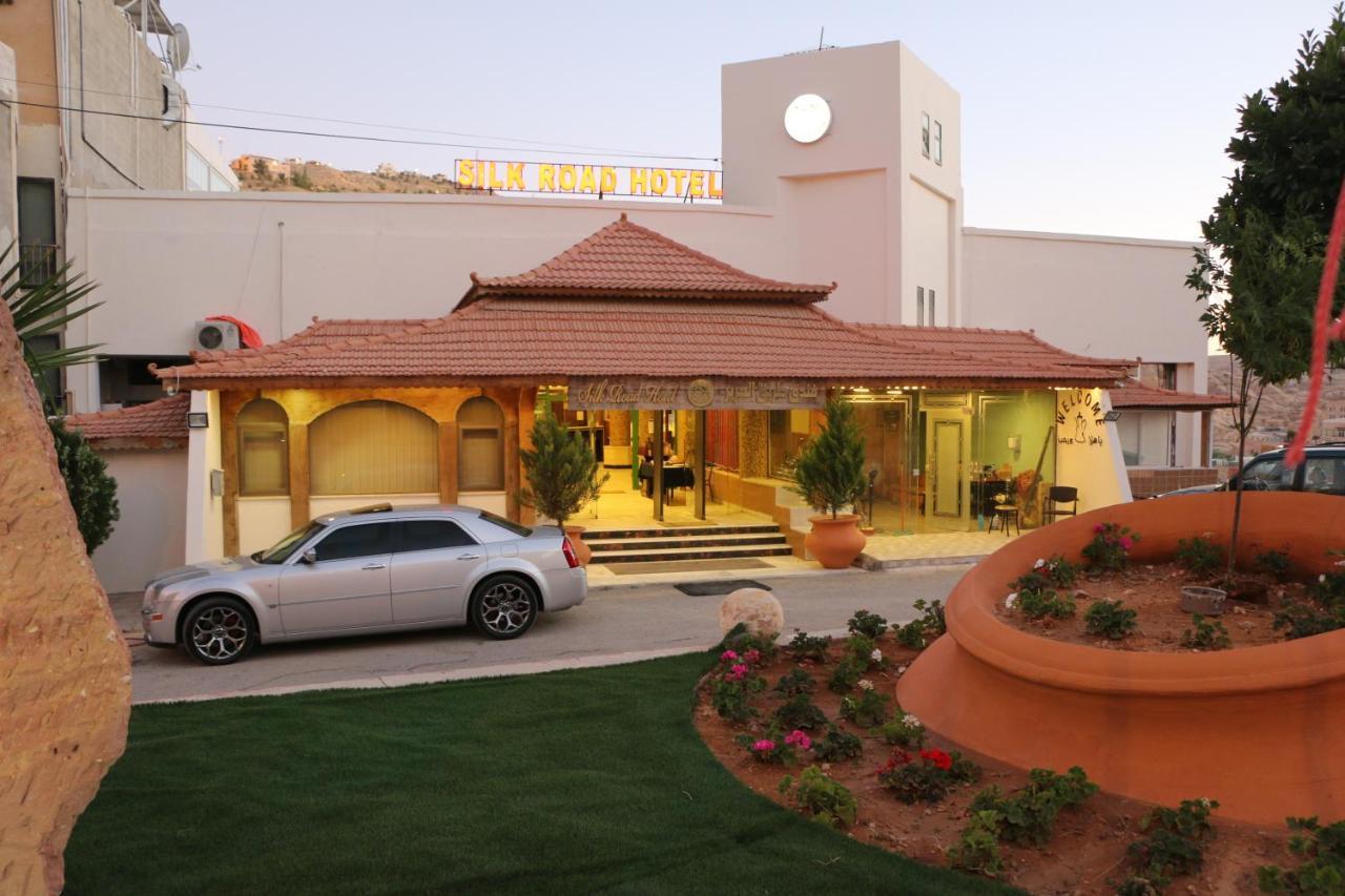 Silk Road Hotel Wadi Musa Exteriör bild